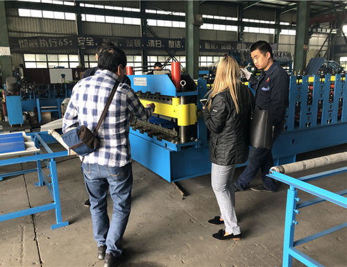 Latest company news about 201904 इक्वाडोर ग्राहक ने मशीन का निरीक्षण किया
